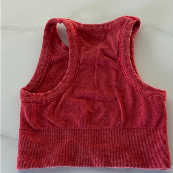 ALO Yoga Vibrant Pink Tank Top - Picture 4 of 5